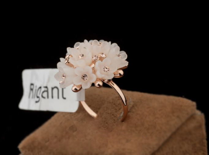 Flower Ring Gold Plated Acrylic Rose Flower Cluster Inlays Golden